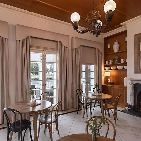 Oscars Waterfront Boutique Hotel-2