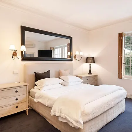 Oscars Waterfront Boutique Hotel-3